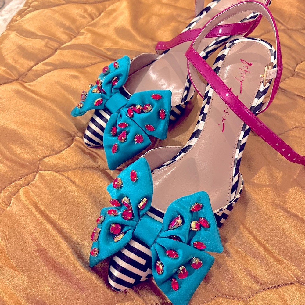Betsy Johnson Bow Heels